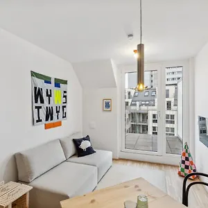 Ding Design In Brigittenau Apartment