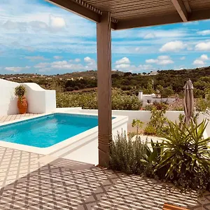 casa-na-colina-the-cottage-and-the-long-house.hotelaalgarve.com/