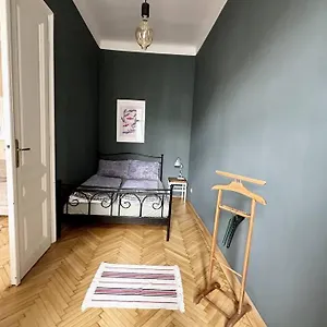Ruhige & Grosse Altbauwohnung 7min Zum Zentrum Vienna