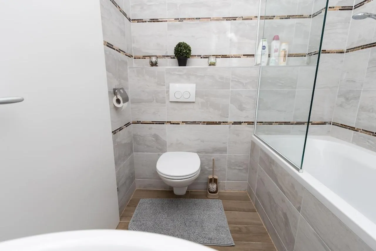 Comfortable Romantic 1 Bedroom Apartment Near Augarten Viena Austria