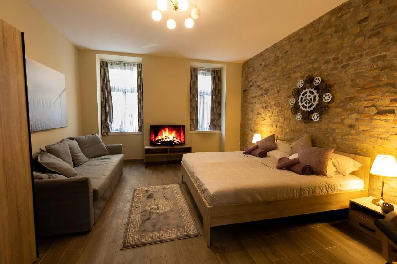 Comfortable Romantic 1 Bedroom Apartment Near Augarten Viena