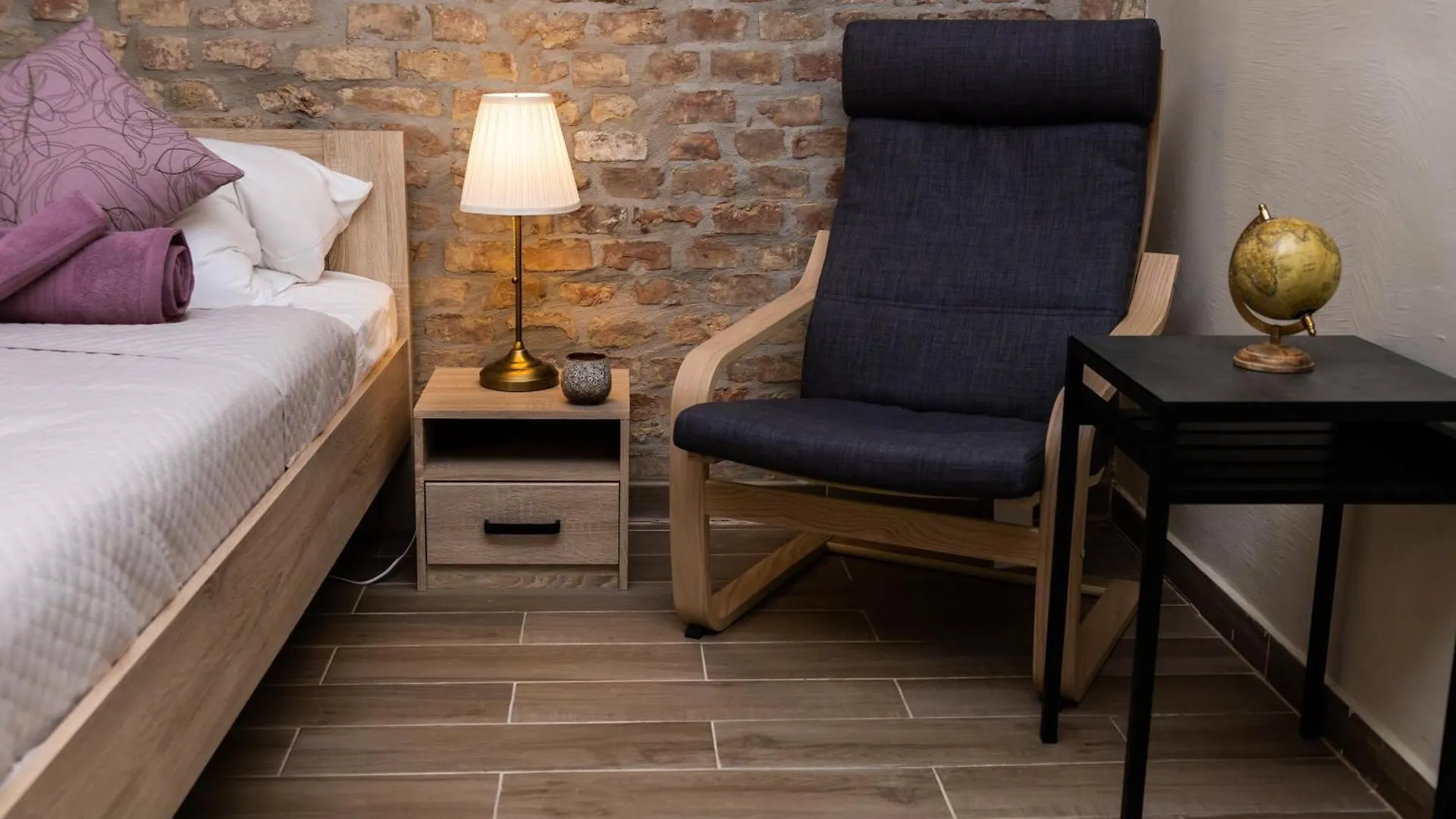 Comfortable Romantic 1 Bedroom Apartment Near Augarten Viena