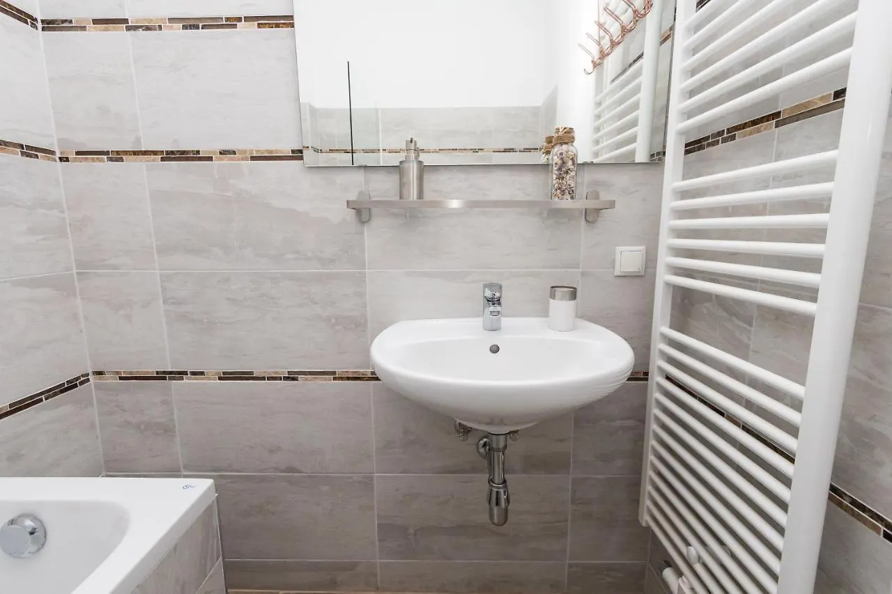 Comfortable Romantic 1 Bedroom Apartment Near Augarten Vienna