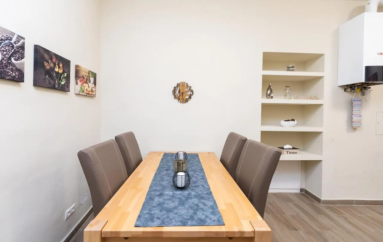 Comfortable Romantic 1 Bedroom Apartment Near Augarten Vienna Austria