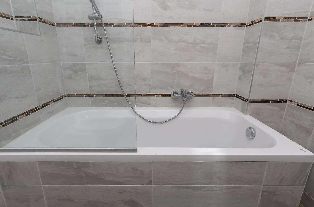 Comfortable Romantic 1 Bedroom Apartment Near Augarten Vienna